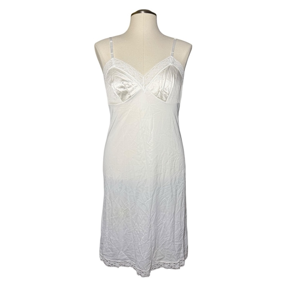 Vanity Fair Ivory Rosette Lace Nylon Full Vintage Fall Slip